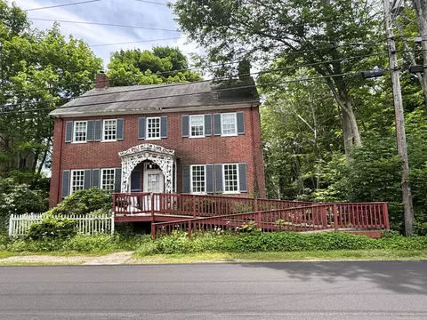 16 Lee St, Wiscasset, ME 04578