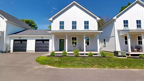 17 Magnolia Ln #17, Gardiner, ME 04345