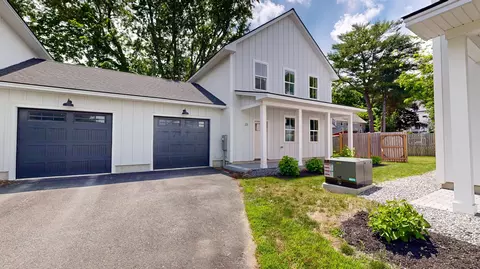 33 Magnolia Ln #33, Gardiner, ME 04345