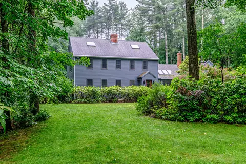 17 Heritage Ln, Falmouth, ME 04105