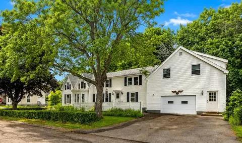 27 Warren St, Rockland, ME 04841