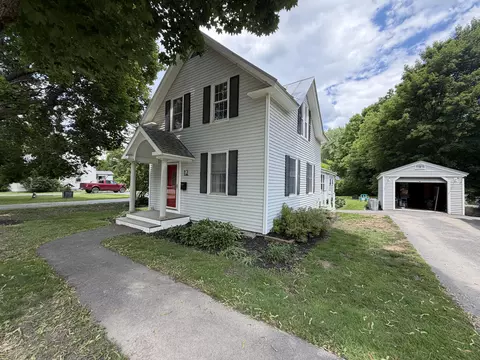 12 Elm St, Newport, ME 04953