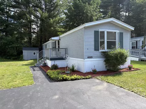 8 Mayflower Dr, Old Orchard Beach, ME 04064