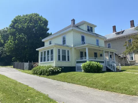 94 Court St, Bangor, ME 04401