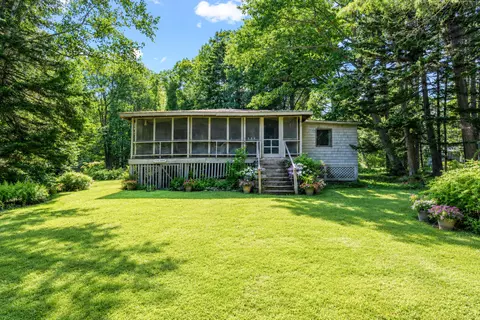 100 Highland Ave, Peaks Island, ME 04108