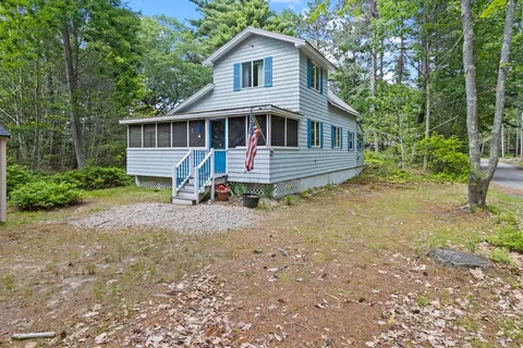 384 Pleasant Ave, Peaks Island, ME 04108