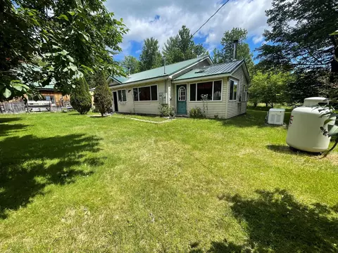 18 Creamer Drive Dr, Plymouth, ME 04969