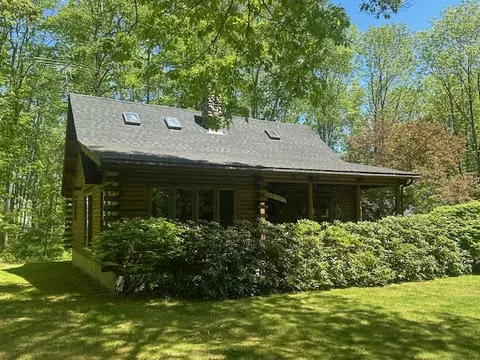 11 Clark Ln, Searsport, ME 04974