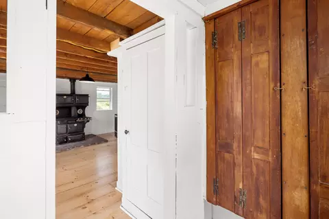 Entry Way - 441 Main St, Thomaston, ME 04861 photo 6 of 12