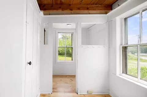 Entry Way - 441 Main St, Thomaston, ME 04861 photo 5 of 12