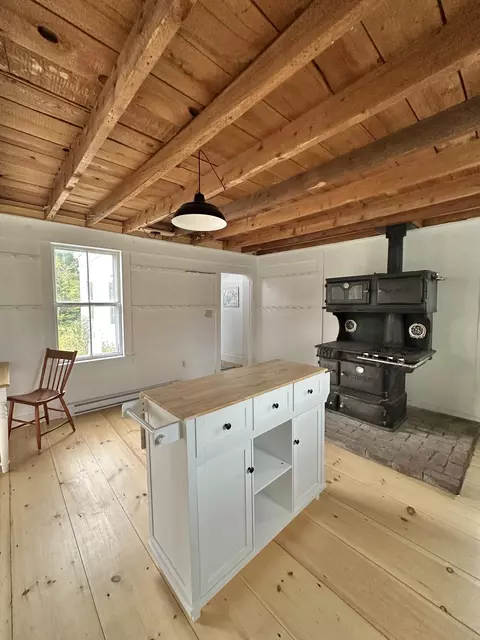 Kitchen - 441 Main St, Thomaston, ME 04861 photo 2 of 4