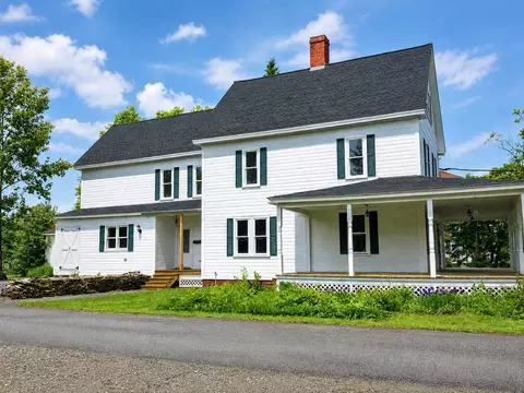 27 Pleasant St, Fort Kent, ME 04743