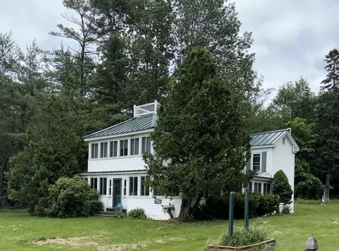 275 277 Grove St, Newport, ME 04953
