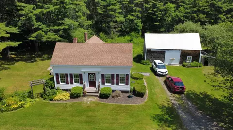 49 Willow Ln, Wiscasset, ME 04578