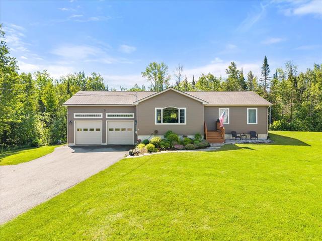 13 Carriage Ln, Hermon, ME 04401