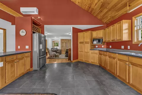 Entry Way - 18 Bailey Rd, Sidney, ME 04330 photo 1 of 4