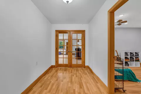 Entry Way - 18 Bailey Rd, Sidney, ME 04330 photo 2 of 4