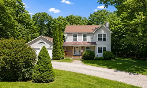 65 Tournament Dr, Auburn, ME 04210
