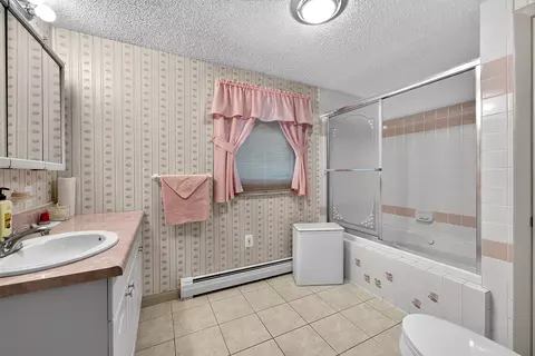 Bath - 37 Keith St, Chelsea, ME 04330 photo 1 of 3