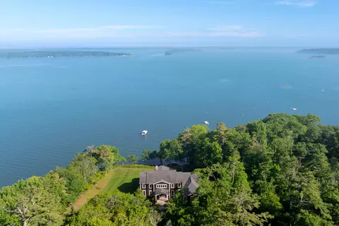 675 Wolfes Neck Rd, Freeport, ME 04032