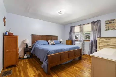 Bedroom - 417 Main St, Readfield, ME 04355 photo 3 of 4