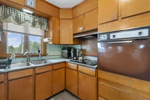 Kitchen - 417 Main St, Readfield, ME 04355 photo 2 of 3