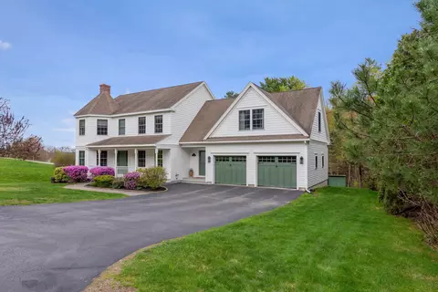 13 Cleaves Farm Rd, Falmouth, ME 04105