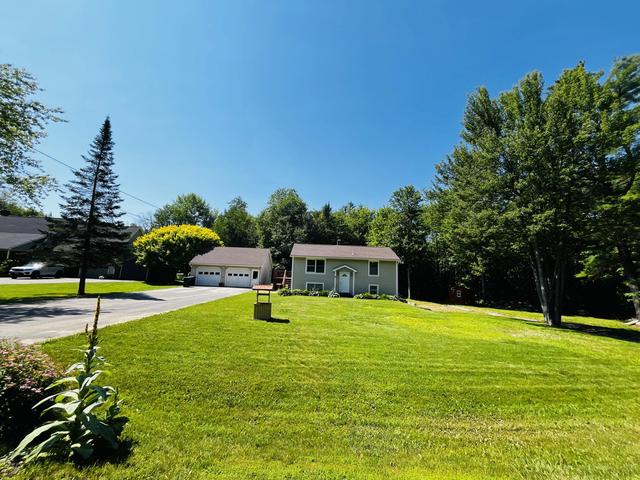 30 Meadow Brook Dr, Belgrade, ME 04917