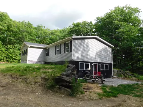 11 Deal Dr, Sabattus, ME 04280