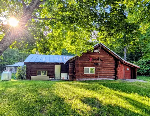 147 Calvin Gray Rd, Madrid Twp, ME 04966