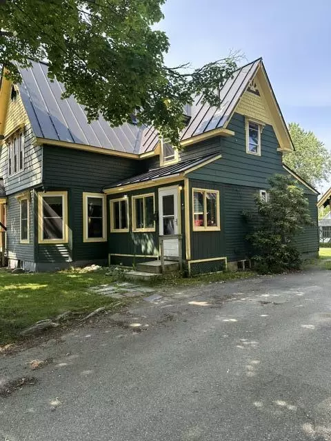 57 Perkins St, Bangor, ME 04401