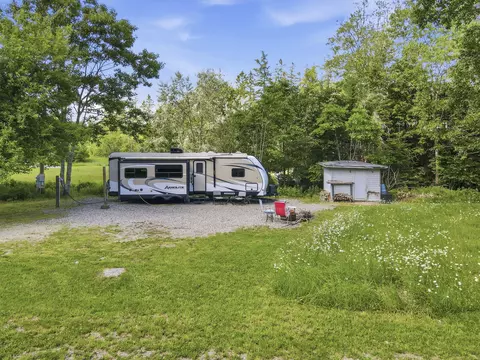 679 Oak Point Rd, Trenton, ME 04605