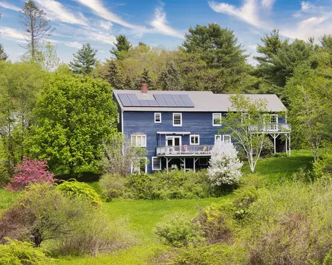 320 Falmouth Rd, Falmouth, ME 04105