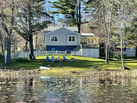 6 Meadow Dr, Kennebunk, ME 04043