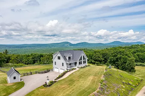 6 Clayton Ln, Rockland, ME 04841