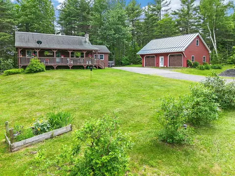 2706 Level Hill Rd, Palermo, ME 04354