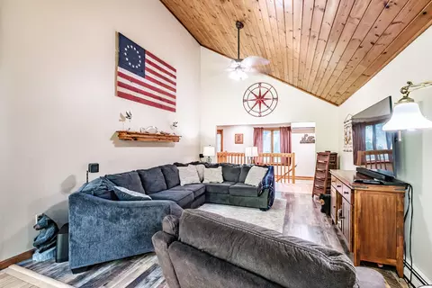 Living - 10 Bear Point Rd, Harrison, ME 04040 photo 3 of 4