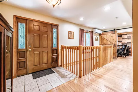 Entry Way - 10 Bear Point Rd, Harrison, ME 04040 photo 3 of 13
