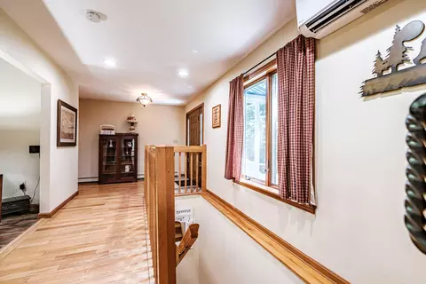 Entry Way - 10 Bear Point Rd, Harrison, ME 04040 photo 10 of 13