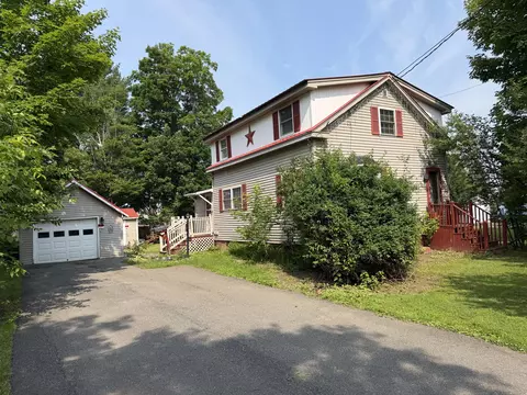 27 Delmont St, Presque Isle, ME 04769