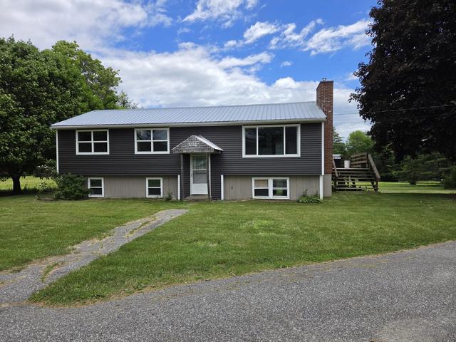 565 Old Lewiston Rd, Winthrop, ME 04364