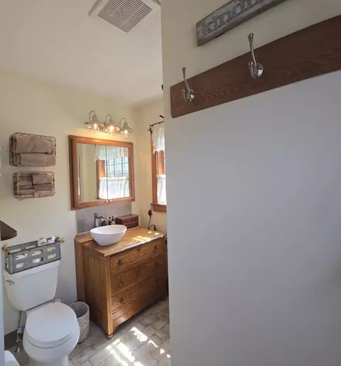 Bath - 32 Old Fairgrounds Rd, Readfield, ME 04355 photo 2 of 6