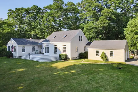 339 Fowler Rd, Cape Elizabeth, ME 04107