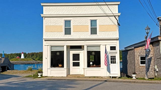 24 Water St, Lubec, ME 04652