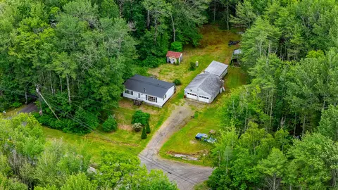 41 River Rd, Boothbay, ME 04537