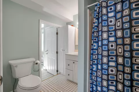 Bath - 35 Kings Ln, Ogunquit, ME 03907 photo 2 of 7