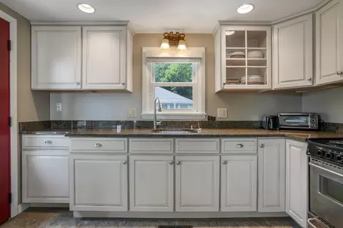 Kitchen - 35 Kings Ln, Ogunquit, ME 03907 photo 3 of 4