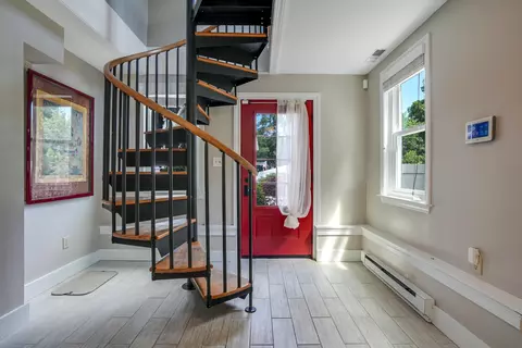 Entry Way - 35 Kings Ln, Ogunquit, ME 03907 photo 1 of 3