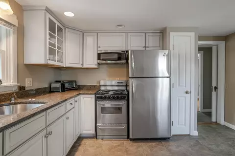 Kitchen - 35 Kings Ln, Ogunquit, ME 03907 photo 2 of 4
