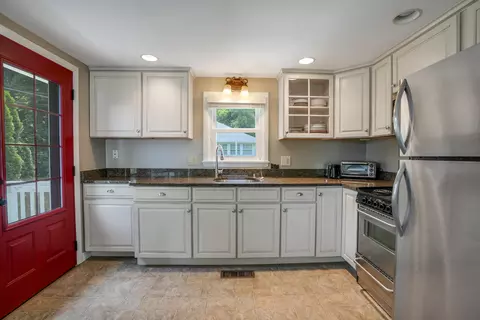 Kitchen - 35 Kings Ln, Ogunquit, ME 03907 photo 1 of 4